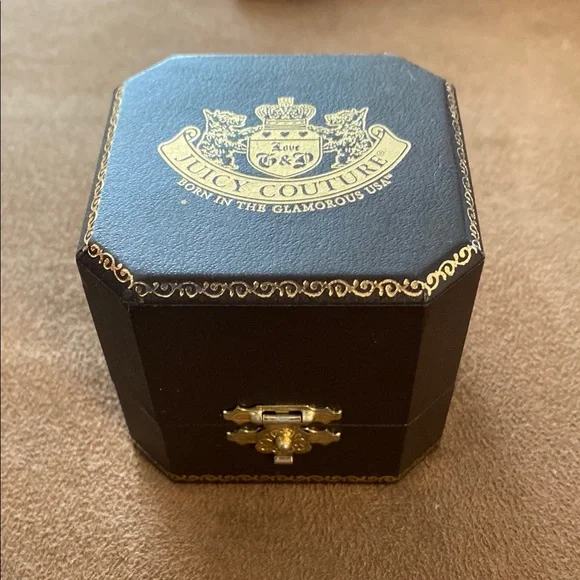 Like New Juicy Couture SCRIPT PEARL Bracelet Jewelry Box - Picture 4 of 5